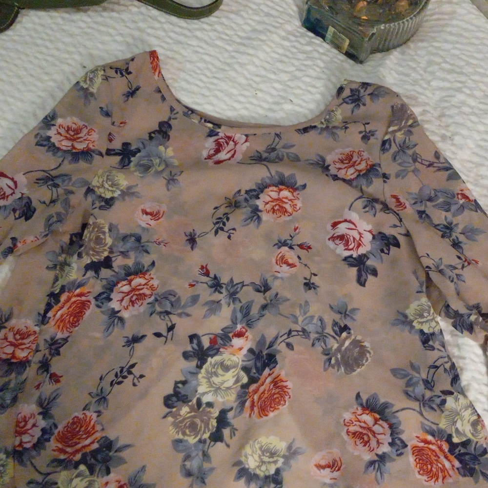 Flowered silky blouse its a marisol